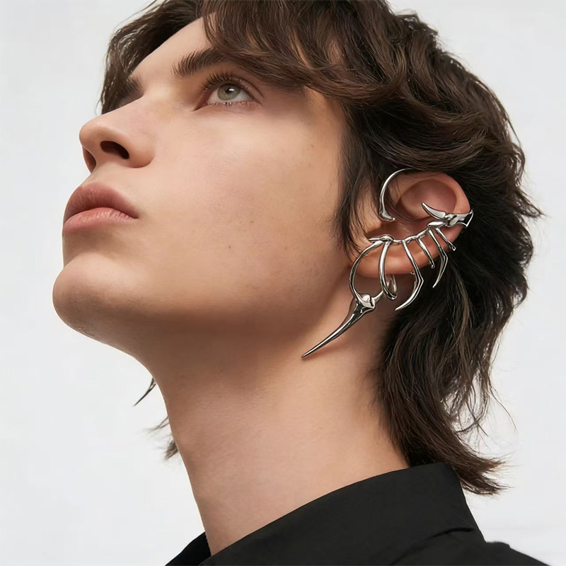 エッジの効いたスケルトンスタイルのイヤーカフ、男性と女性向け - Women'S Fashion Edgy のレビューと価格